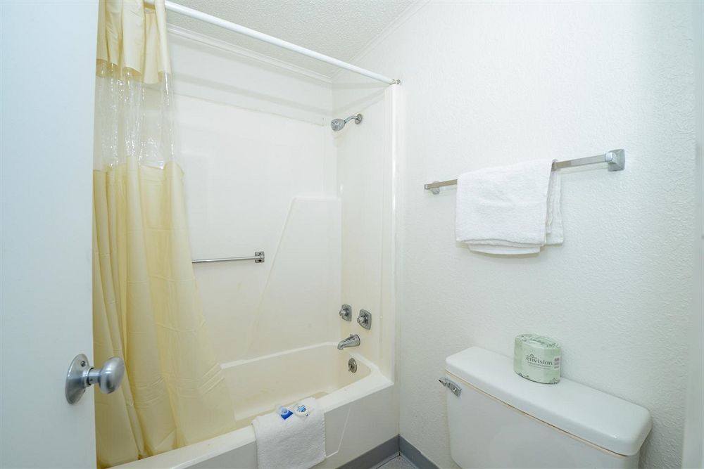 Americas Best Value Inn & Suites Jackson Phòng bức ảnh